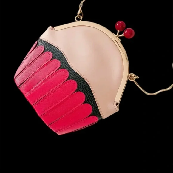 Cupcake Crossbody Bag W/ Kisslock - Picture 3 of 4